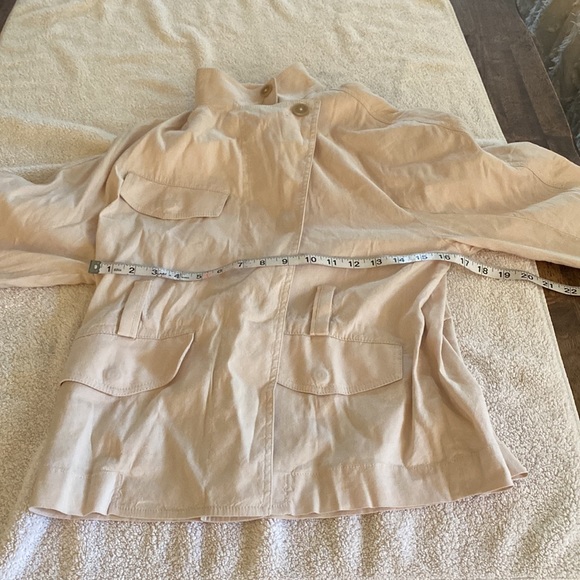 Vince linen blended gorgeous blazer/jacket with great pockets. Beautiful. - Picture 12 of 15